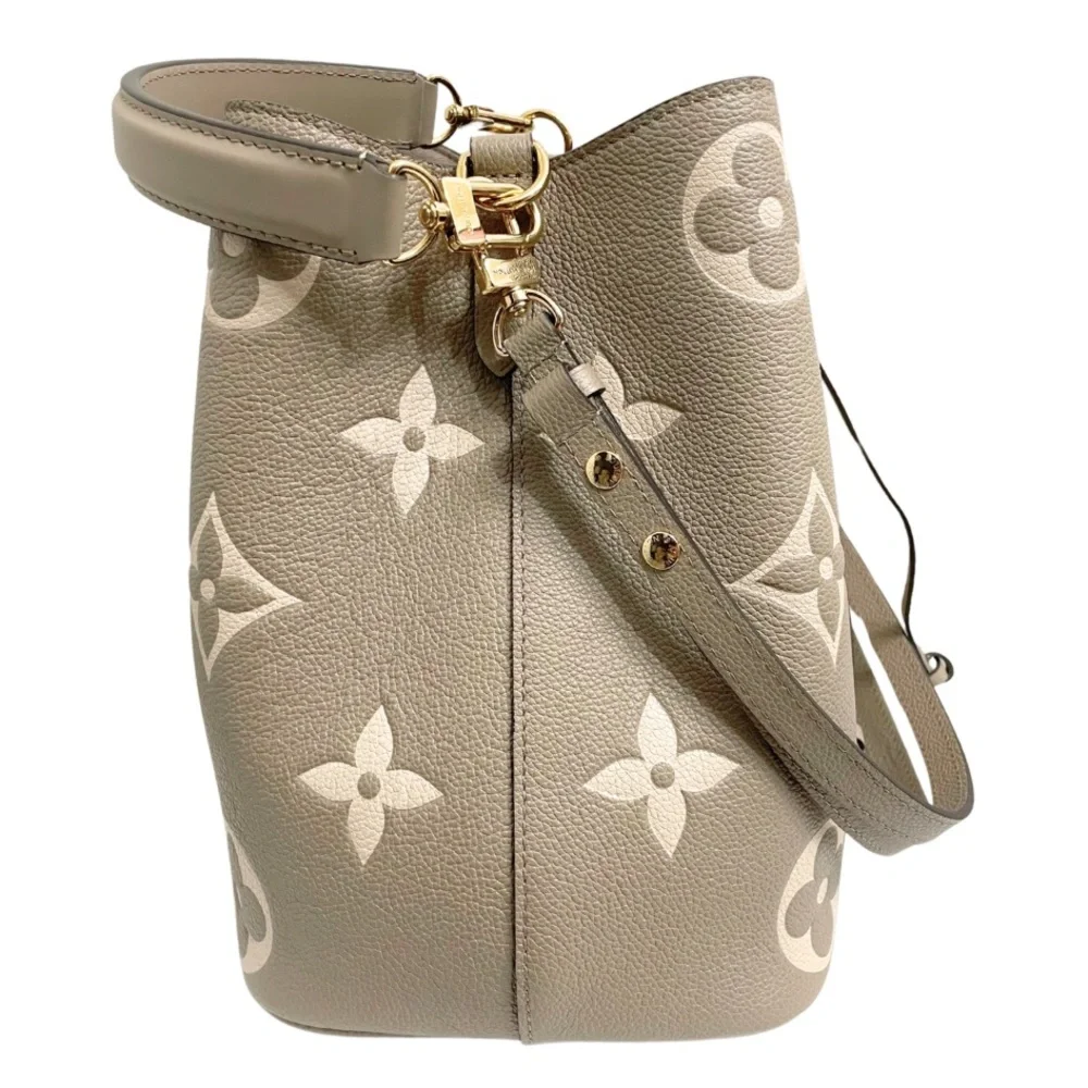 Louis Vuitton NeoNoe Giant Flower Monogram
Gray Cream Leather Bag & Pouch - Picture 3 of 10